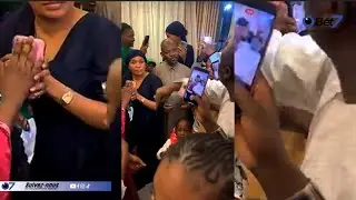 &Eacute;mouvant Tahirou Sarr avec ses enfants apr&egrave;s sa lib&eacute;ration #senegal  #mackysall #ousmanesonko 