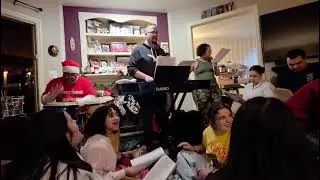 A 🇵🇷 style parranda . Much music,love... and food 😋 🥁👨🏻🥁😅