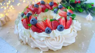 CHRISTMAS PAVLOVA WREATH &ndash; One Bite and You're in Holiday Heaven!