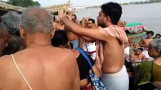 Theerthavari for Sri Swami Desikar at Sarayu river Ayodhya Video 2018 05 14 at 10 14 49 AM