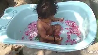 Baby kiaa playing in her bath tub 🛀 🛁 🛀 🛁
