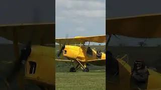 Tiger moth taxi Compton Abbas #aviation