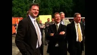 Zwembadafbraak in Brasschaat voor aanleg nieuw zwembad 2004
