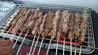 Faire des brochettes pour une réception