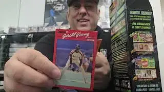 Opening up a Universal Treasures Baseball Card Box from 2011 with Guaranteed Cards from 50s/60s/70s