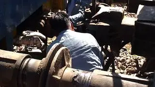 How railway engine connect to coach (train)