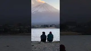 2 friends convincing eachother to take a spontaneous trip to Japan #mtfuji
