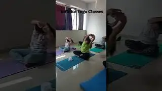 Side Bending #yoga #yogs #yogateacher #yogaclasses #ytshorts #yogaclasses #sidebending #stretching