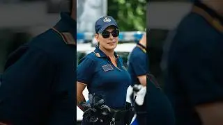 Italian POLICe Woman is so beautiful ❤️ #streetphotography