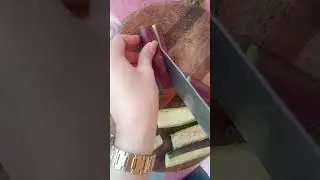 ASMR🔪 SATISFYING NATURAL SOUNDS EFFECT SLICING EGG PLANT #asmr #short #viral #eggplant