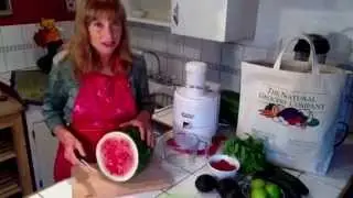 Горячий сыроедческий шеф-повар &mdash; восхитительная гаспа из цельного арбуза от шеф-повара Лилу