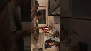 Liam Payne and his girlfriend cooking together..#viralvideo #viralshort #shortvideo