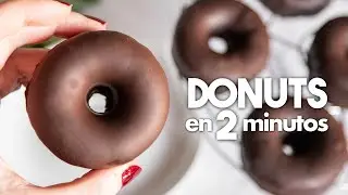 DONUTS de CHOCOLATE en MICROONDAS 🍩🍫 | Donas en 2 Minutos | Postres en Microondas