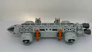 Space 1999 Eagle Transporter 10 Inch Die-cast Model With Magazine By Eaglemoss
