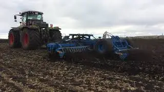 Трактор Класс Ксерион плуг Пч6.