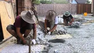 Versetzen von Granit-Mosaik-Pflaster durch Steinkunst Sikorski + Steinkunst Schwaben