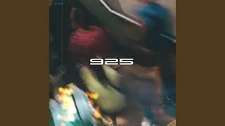 925