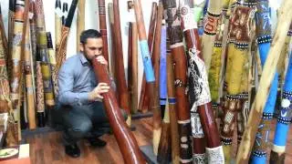 Aboriginal Artist and Didgeridoo maker Allan McKenzie playing a Didgeridoo DIDG-AM-100