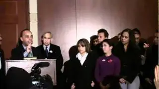 DREAM Act: Reacci&oacute;n de Rep. Luis Gutierrez (en espa&ntilde;ol)