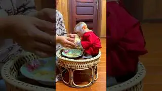 Maddox Is Extremely Amazed By How Amazing His Expert Mom Shuck A Corn In Fastest Way
