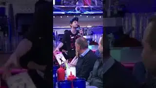 Ellen's Stardust Diner, New York.  Brian Esposito sings Beauty and the Beast.  25/10/18