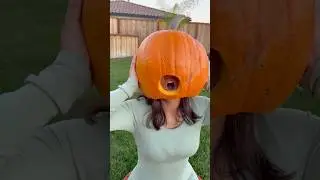 Папа вырезает маме особенную тыкву 🎃 #шорты