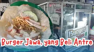SALAH SATU JAJANAN LEGENDARIS YANG PEMBELINYA RAMAI!! BURGER JAWA - BURGER AYAM BANG FARIS