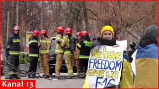 Emergency services and protesters at Biden's Warsaw hotel