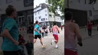 Новый личный рекорд в Бремене 🏁 От старта у ратуши до финиша на стадионе &mdash; какой забег! #BremenHa...