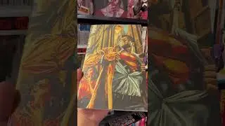 Fulling embracing my love for foil comic covers with this beautiful SUPERMAN comic by Lee Bermejo 🔥