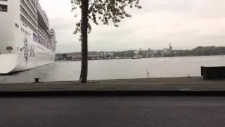 Timelapse video cruiseschip keert op de sumatrakade