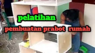 Pelatihan pembuatan  rak buku meja tamu