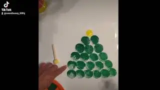 Christmas Tree Art for Kids using Sponge Daubers