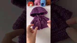 Abrigo con capucha y bolsillos ☺️ #crochet #handmadedoll #crochetprojects #craft #diy #dollmaker