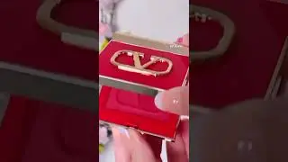 Gorgeous blush/eyeshadow!! 😍 #valentino #blush #eyeshadow #viral #viralvideo #uae #blogger