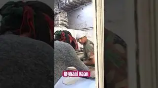 Fastest Afghanistan naaan maker #afghan #naan #kulcha #afghanifood #rotimaking #shorts