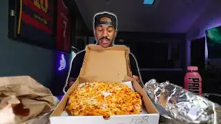 They Put 2 Pounds Of Penne Vodka on This Pizza (And It's Delicious)