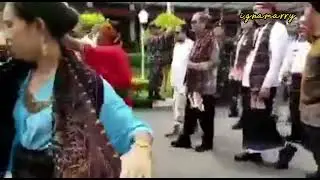 Tarian adat Ngalupolo, WOGE dan WANDA PALA, menyambut Mahfud MD di Ende.