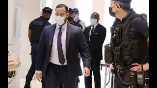 Alexandre Benalla hu&eacute; &agrave; sa sortie du Tribunal apr&egrave;s son proc&egrave;s