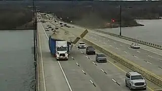 [WTF] Arkansas: Roof From House Being Transported Blows Off On Arkansas River Bridge 