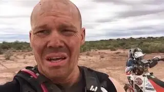Joey Evans 132 Dakar Rally 2017 - Finding abandoned bike.