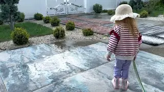 SI T’ i BËJMË TAPETAT TË SHKËLQEJNË! LAJMË TAPETET ME VAJZËN TIME 3 VJEC