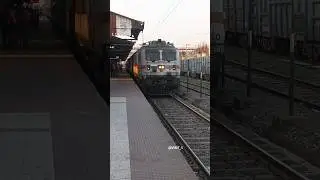 Kolkata Express 🚂#train #railway #viral #shortvideo #short #trending #youtubeshorts #shorts #youtube