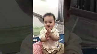 Em b&eacute; hoan h&ocirc; đ&aacute;ng y&ecirc;u qu&aacute;😍#shorts