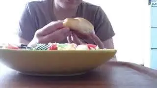 初塩パンとサラダでお昼ごはん