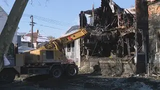 Dozen people displaced after apartment building fire on West Side