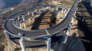 EL PUENTE PANORÁMICO EN ESPIRAL MÁS ALUCINANTE DE LA MONTAÑA DE TIANLONG