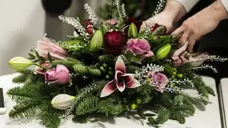 How to make a Christmas Table Centre in 30 seconds using an Appleyard bouquet