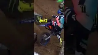 Levi Kitchen takes out Haiden Deegan at 2025 SMX St Louis Moto 2 🏁💙💚