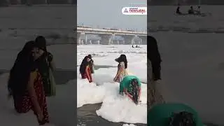 Shocking! Delhi Woman Uses Toxic Yamuna Foam to Wash Hair